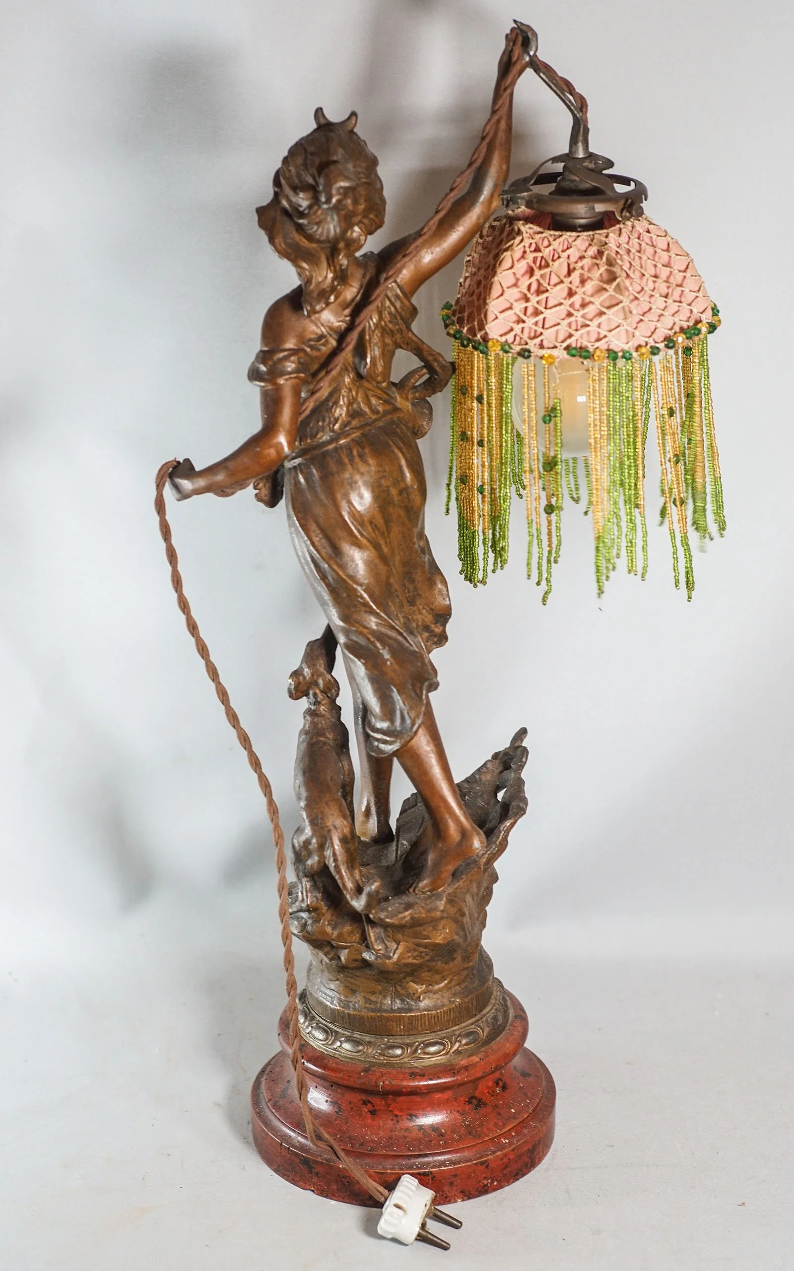 LA CHASSE, femme et chien,  lampe régule (5).JPG