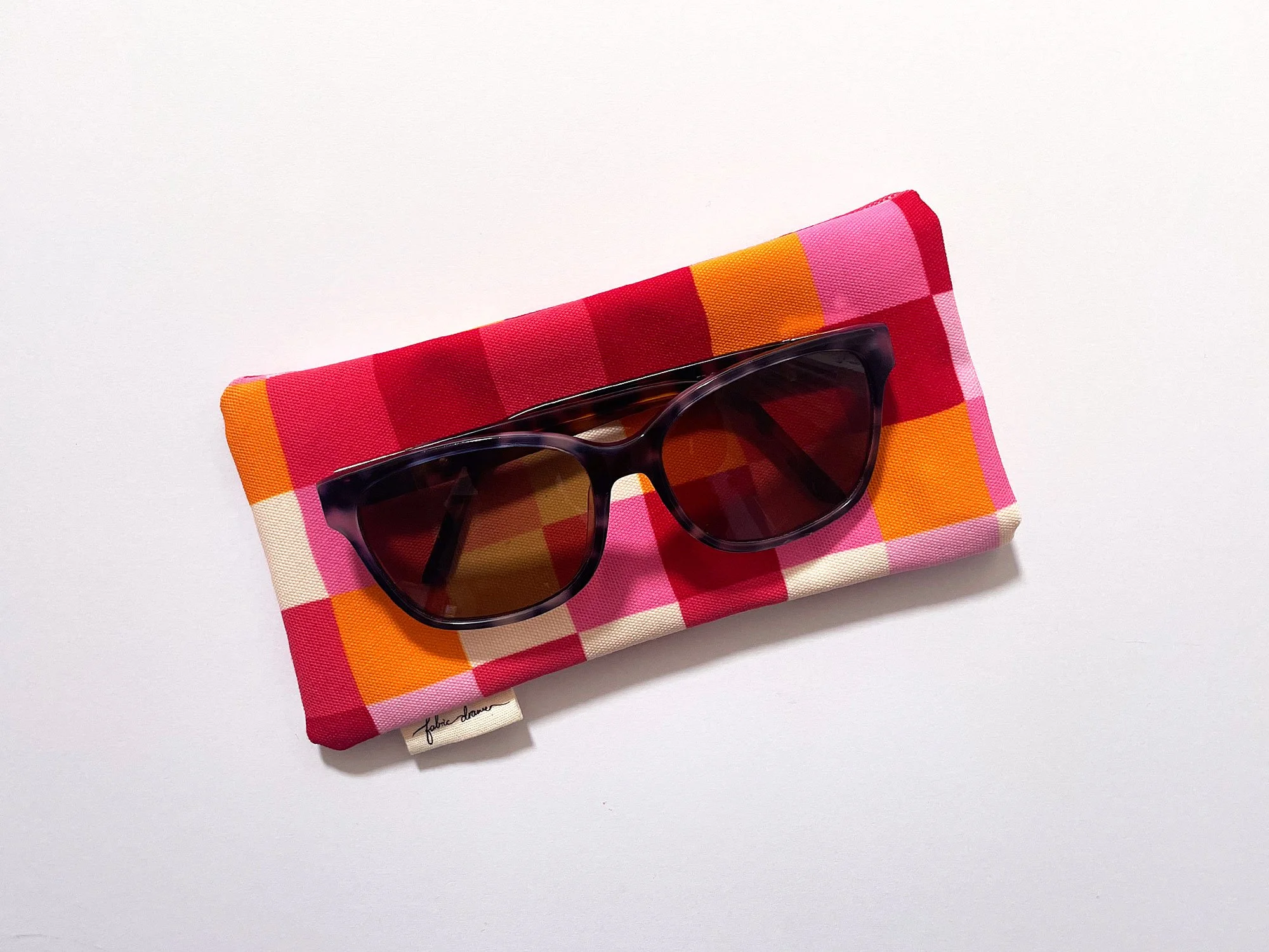 sunglasses-pouch-picnic-red-4-small.jpg