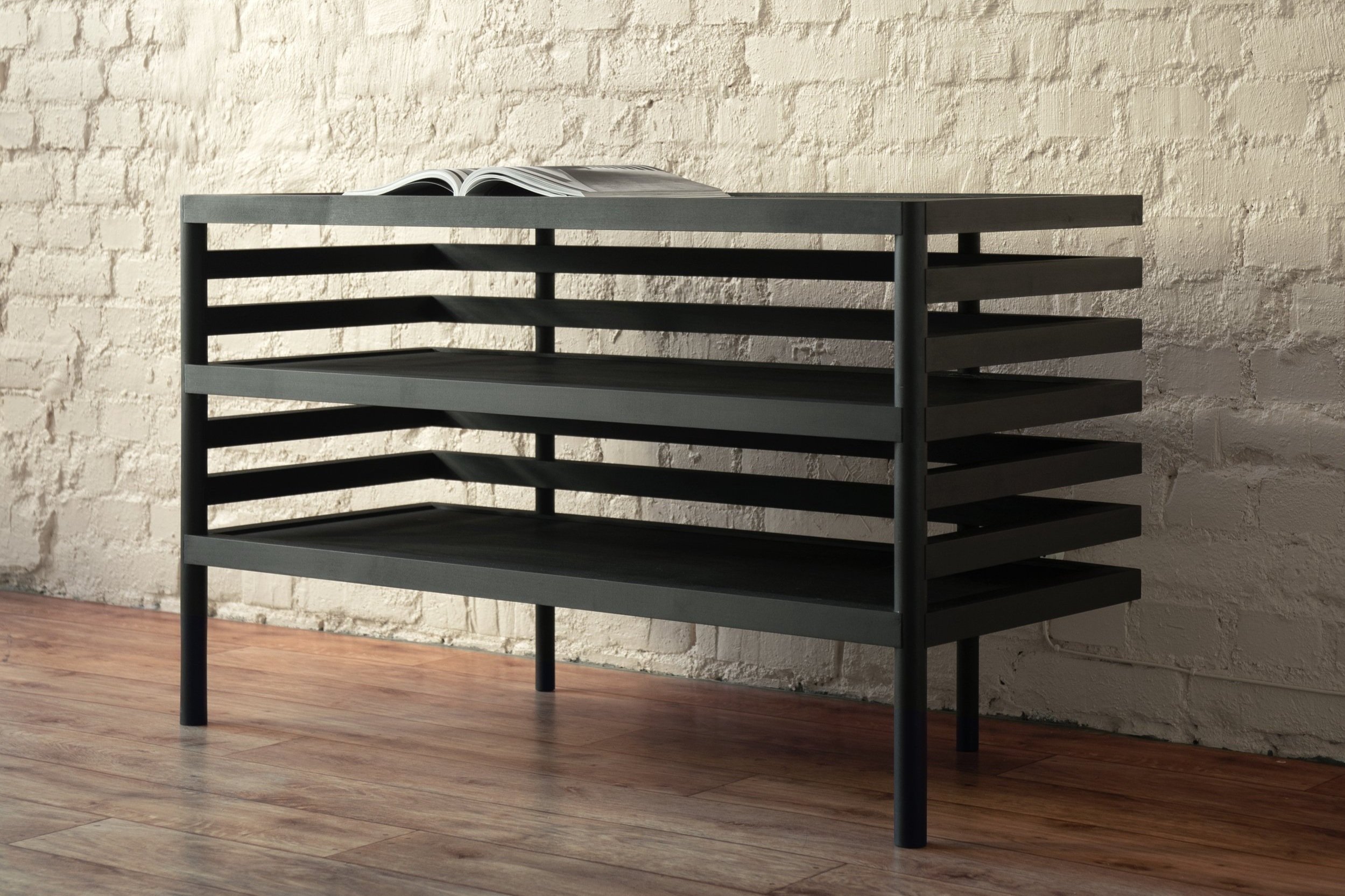 Senkki musta tehosteseinä.jpg