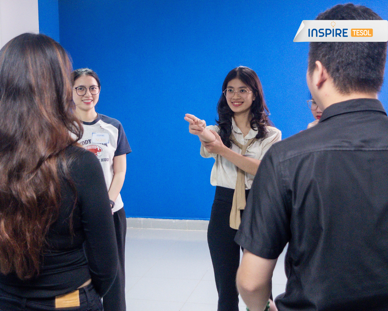 How to Present Confidently in English | ESL Presentation Skills