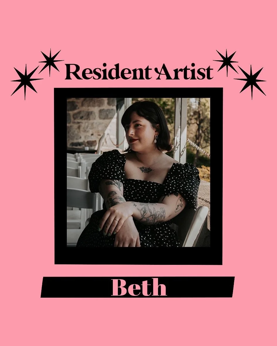🩷 New Resident 🩷
❣️ @bfrank.tattoo ❣️

We are so excited to announce that Beth will be joining us at The Dollhouse! 💒🔮🩷

Beth creates beautiful tattoos by using red and black ink, mixed with her a gloriously bold, romantic, and whimsical illustr