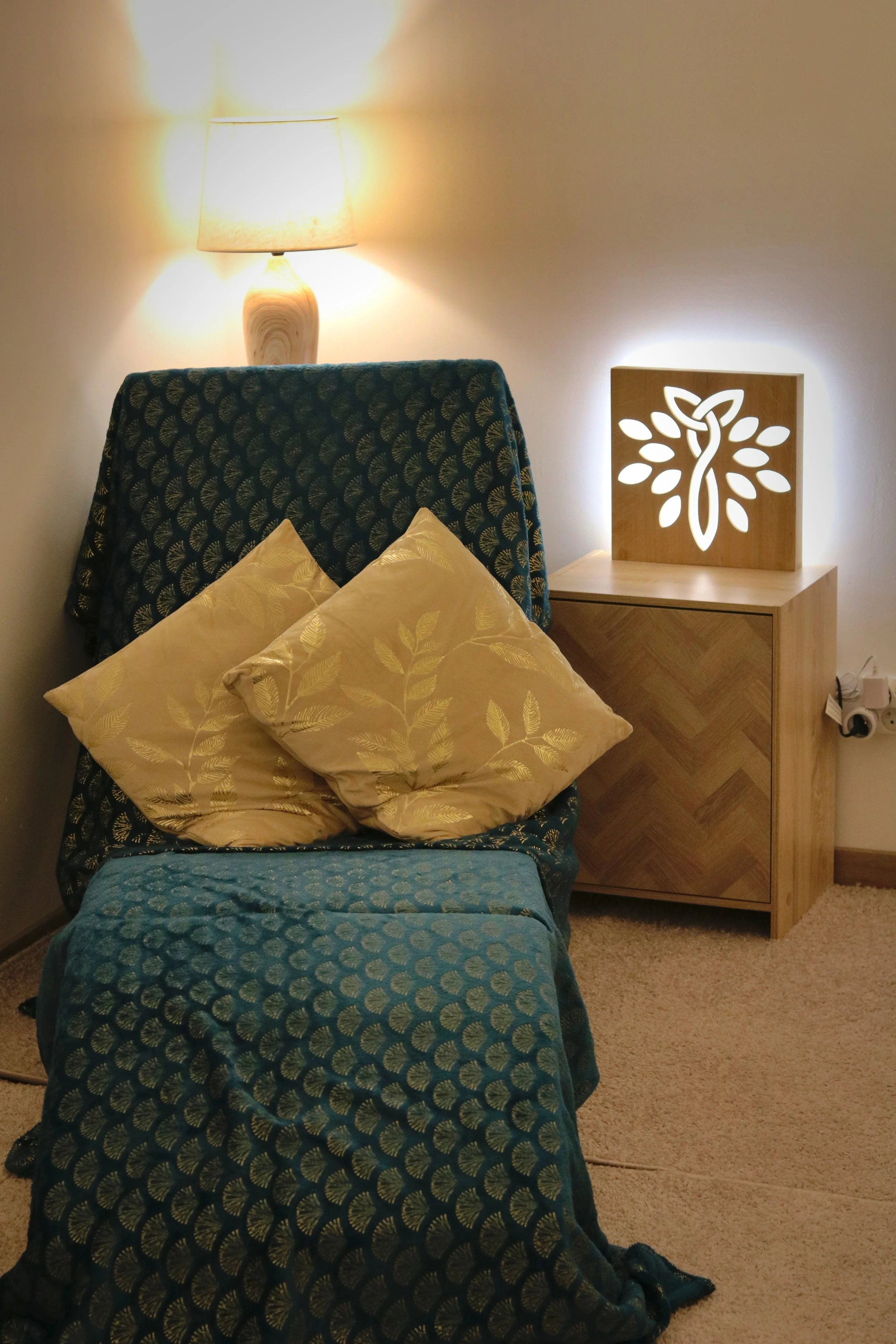 Coin du cabinet montrant le siège où sont faite les sophronisations. Essentielles en sophrologie. C'est un moment de bien-être et de détente. Permettant de travailler sur le besoin déterminé en 1ère anamnèse