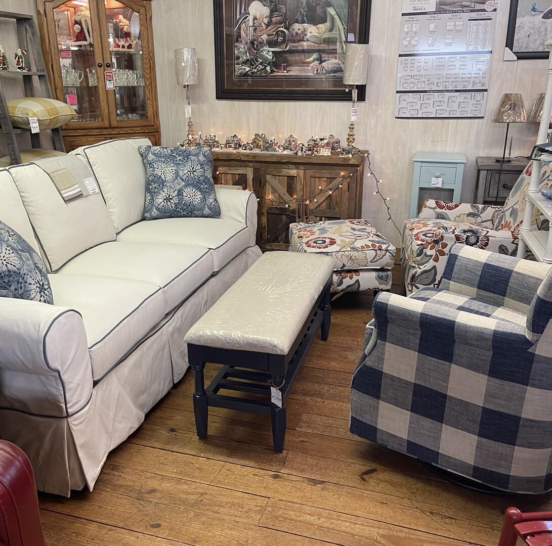 Shop with us and get instant gratification during the gloomy days of winter!! Brighten up the dark days with new furniture!!!
#ashecountync #Warrensville #southernmotionfurniture #lazboy #lukeleather #Craftmaster #lazboyfurniture