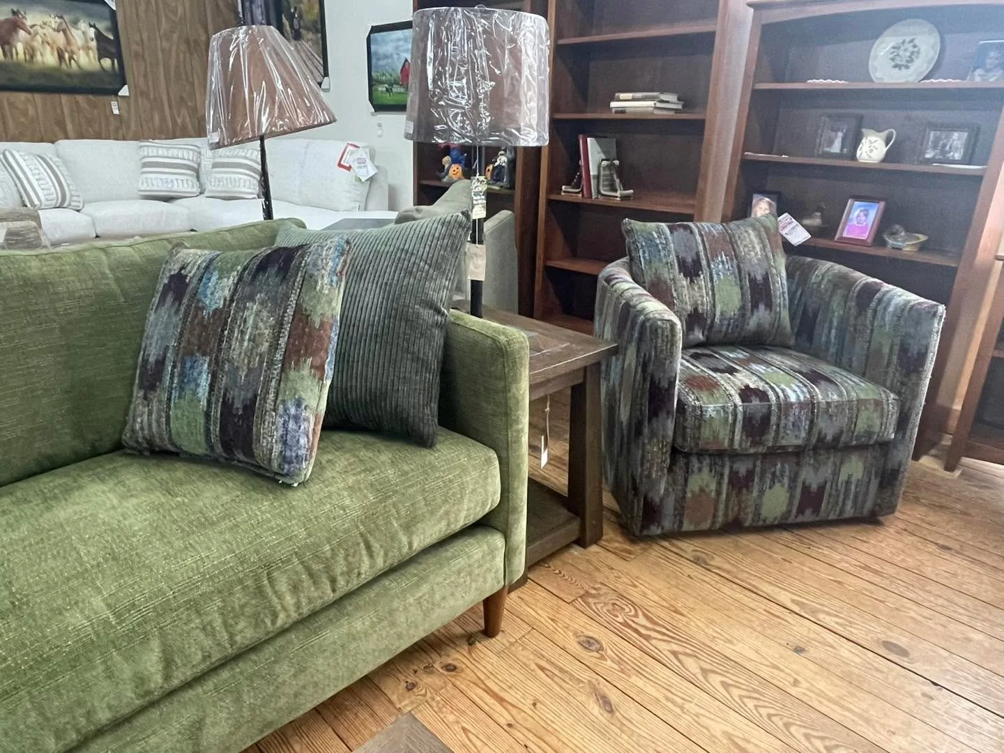 New to the floor ‼️ 
Built on decades of experience and focused on handcrafted techniques:

Stone &amp; Leigh features solid wood frames, high density foam cushions and performance fabrics. 

Very stylish, very reliable and lovingly made just down th