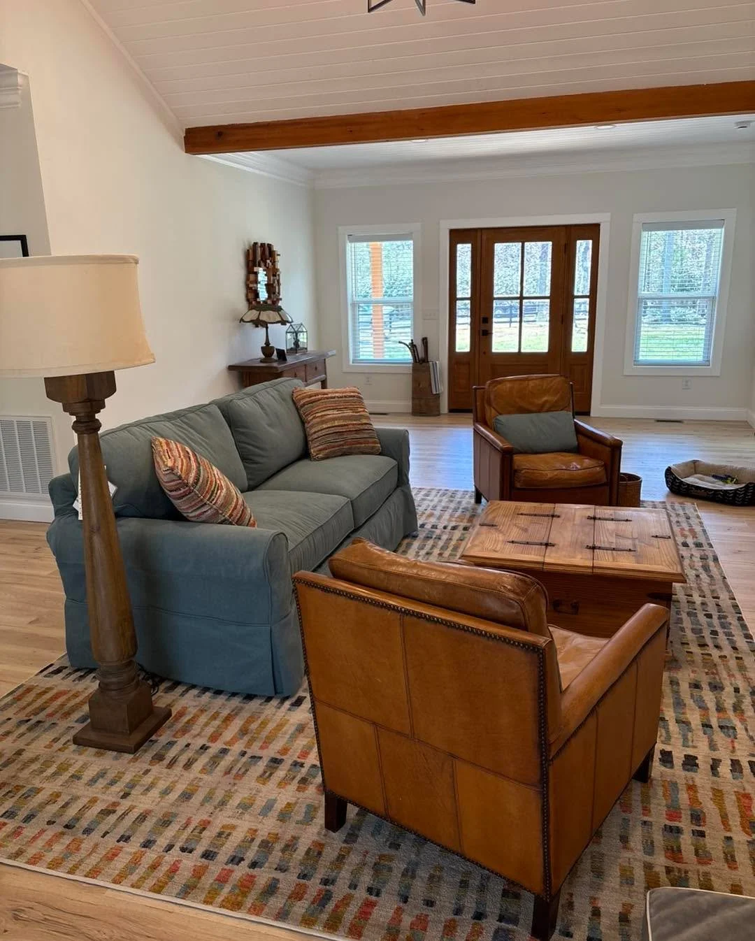 The &ldquo;problem:&rdquo;
This customer wanted a sofa she could safely wash and wear. 

The solution:
Craftmaster slipcover collection. 

*There never was a problem. Jim&rsquo;s Corner nailed it for this couple who wanted easy to clean, easy to use,