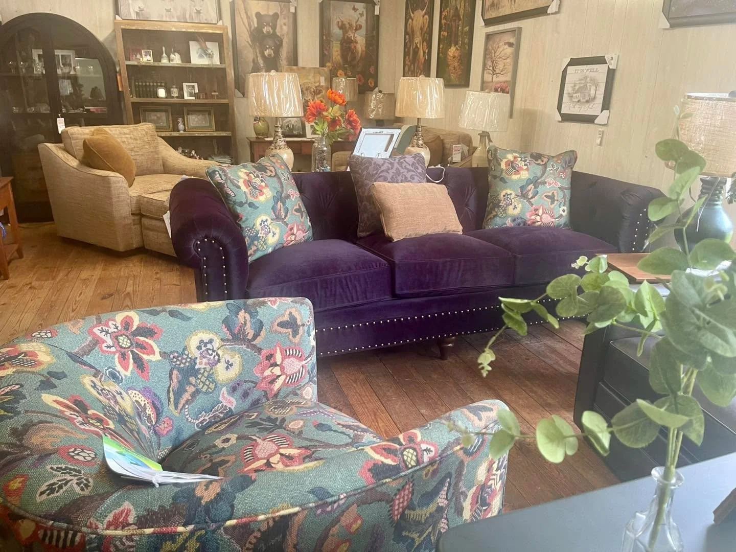 Check it out&hellip;.
Craftmaster Furniture 
https://www.cmfurniture.com/

 #craftmaster #craftmasterfurniture