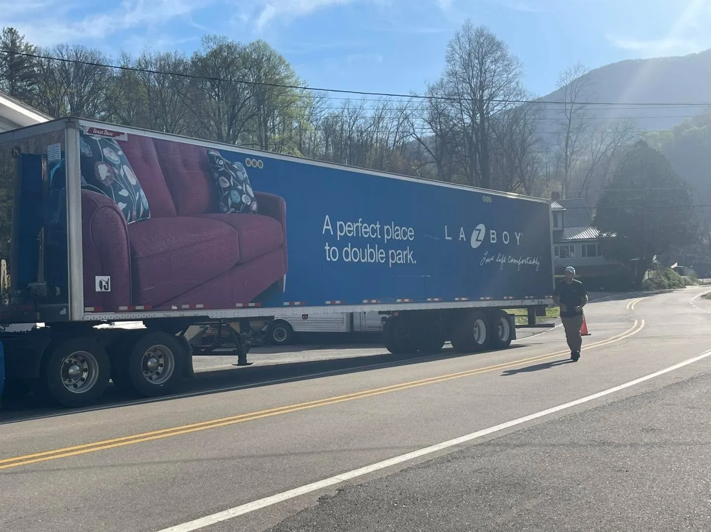 It was a big day today at Jim&rsquo;s Corner. New LaZBoy recliners, sofas and chairs will be hitting the floors soon!

#lazboy #jimscornerfurniture #Warrensville