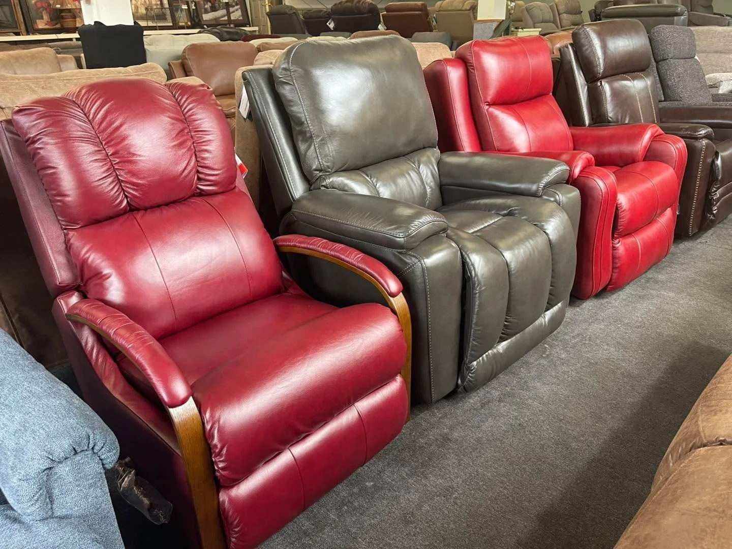 Jim&rsquo;s Corner Furniture!!
It where the locals shop!!
Be local!!💓