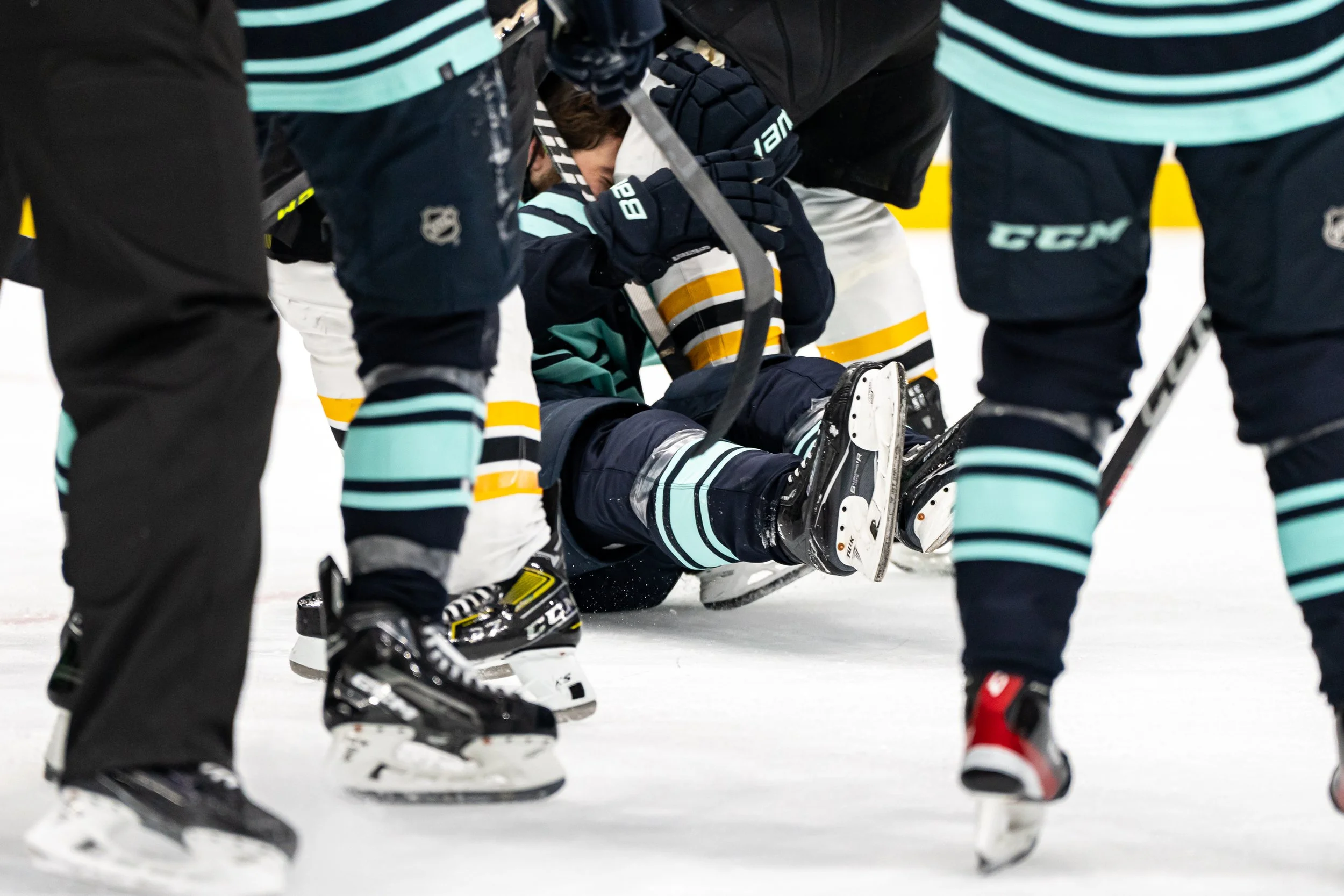 LLyons_Kraken_Bruins_230223-2.jpg
