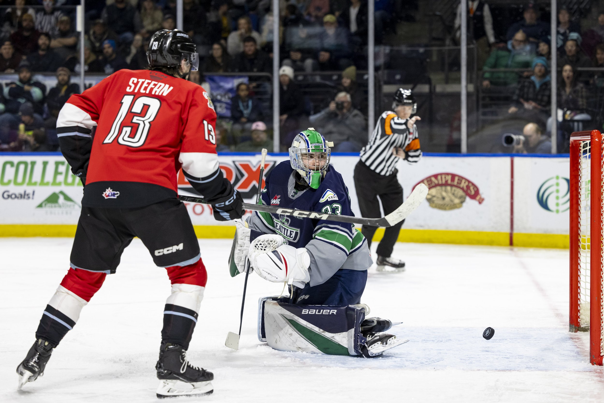 Winterhawks chew up Thunderbirds: Seattle takes a 7-1 beating