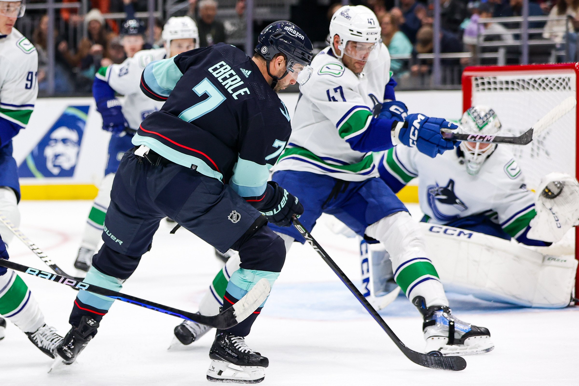 In a battle of Pacific Northwest rivals, Kraken take down NHL’s best in ...