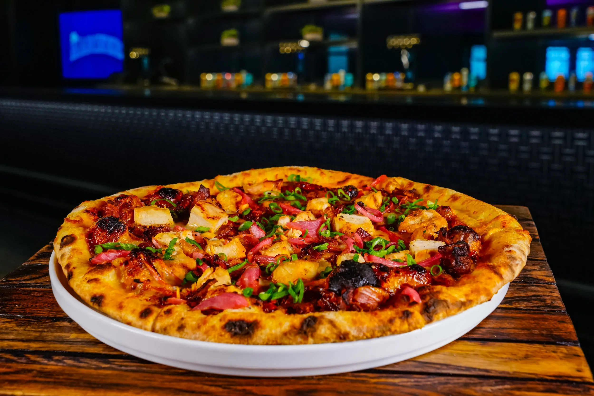 Hatback-BBQ Chicken Pizza_03-2025 JE.JPG