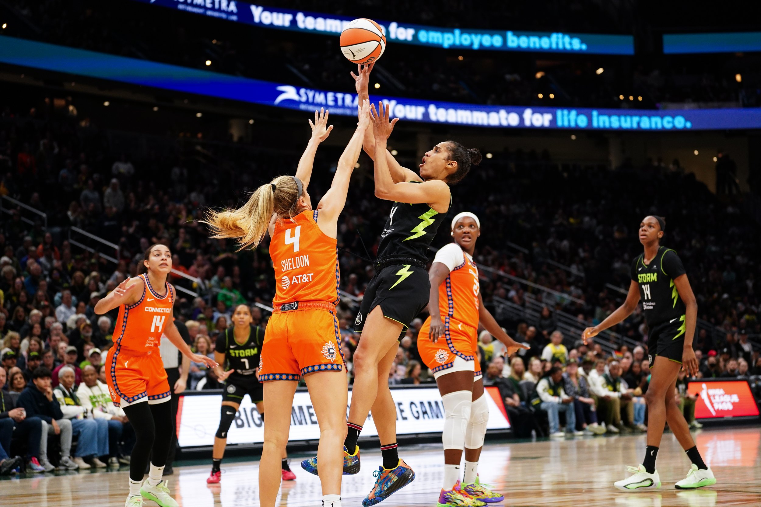 Diggins leads Storm past lowly Sun in bounce-back win