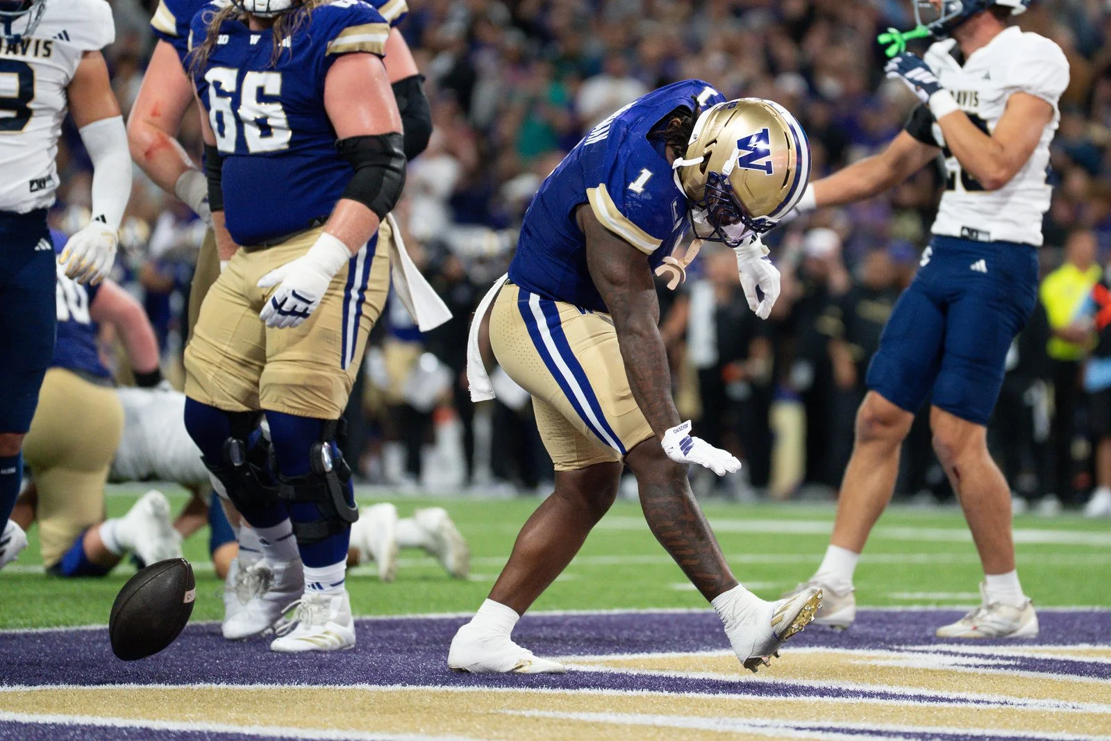 Jonah Coleman Leads The Way As Washington Beats UC Davis, 70-10