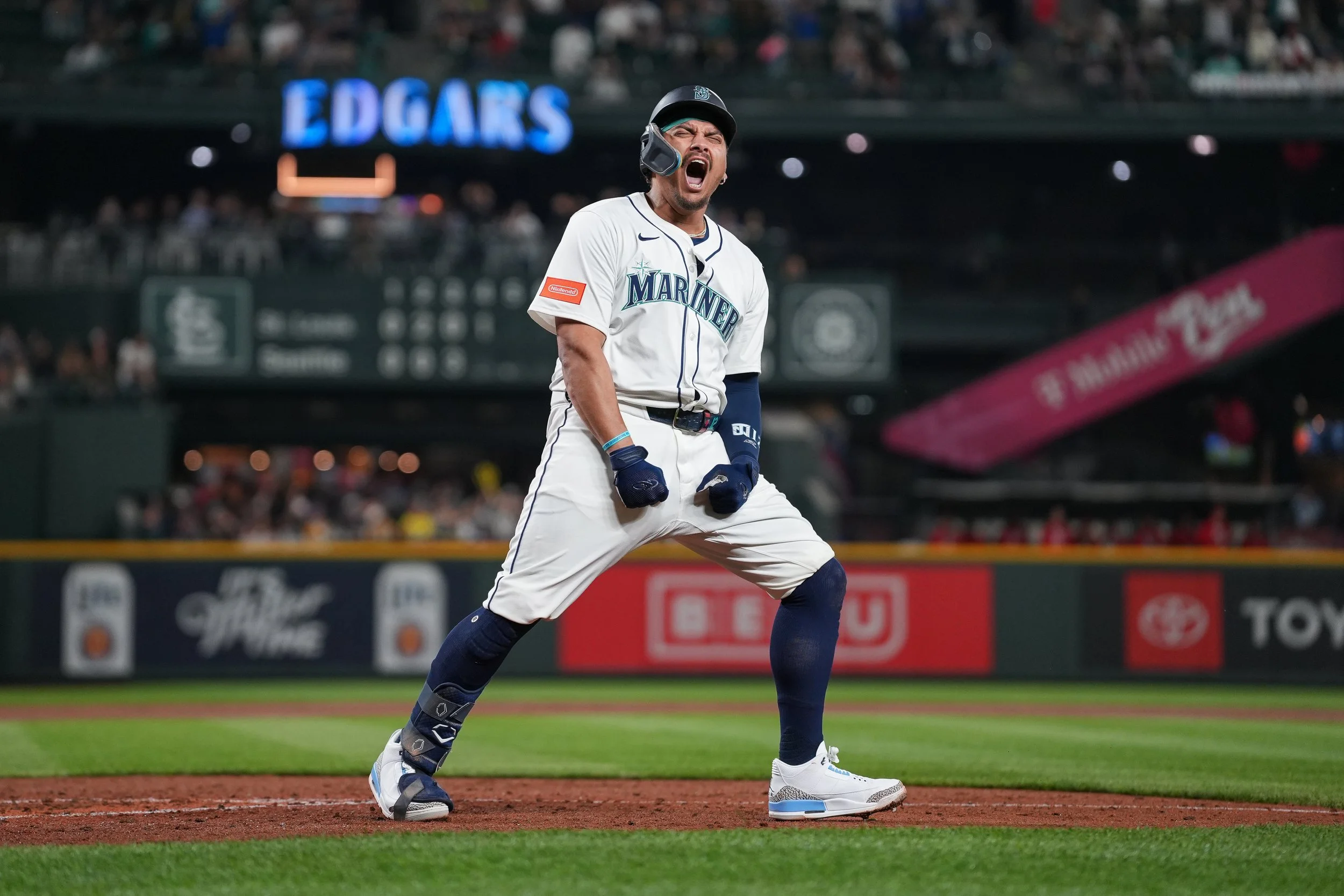 Mariners Secure Series Win Over Cardinals With 5-3 Victory