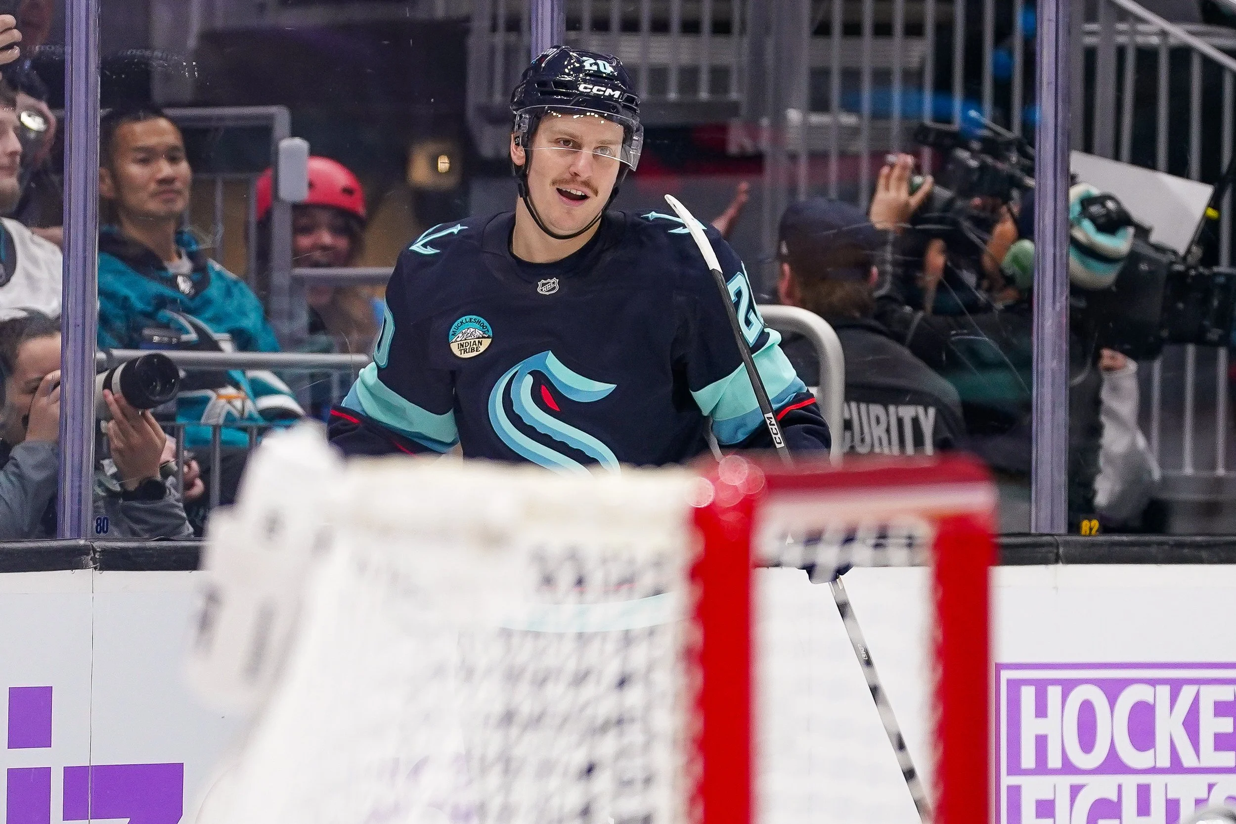 Seattle Goes Crazy for a Sharp-Dressed Finn