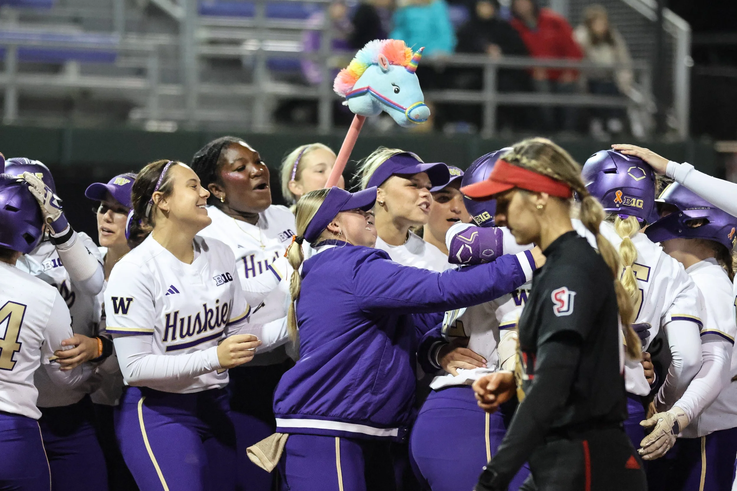 #22 UW Softball Earns Sixth Straight Run Rule Victory With 11-3 Result Over Seattle U