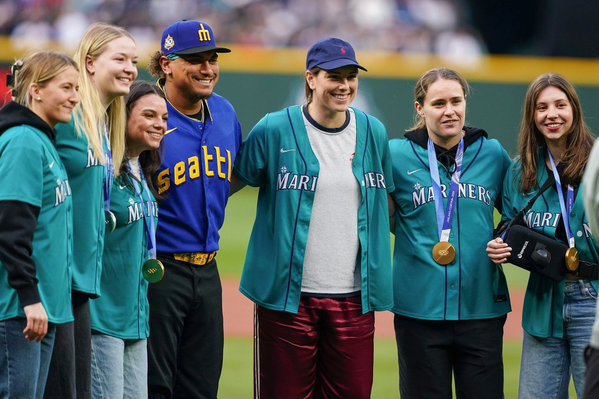 Ahead of tonight's @mariners game, the six @pwhl_torrent Olympians were honored! 

Team USA Gold Medalists Hilary Knight, Alex Carpenter, Hannah Bilka, and Cayla Barnes were joined by Team Canada Silver Medalist Julia Gosling and Team Czechia captain