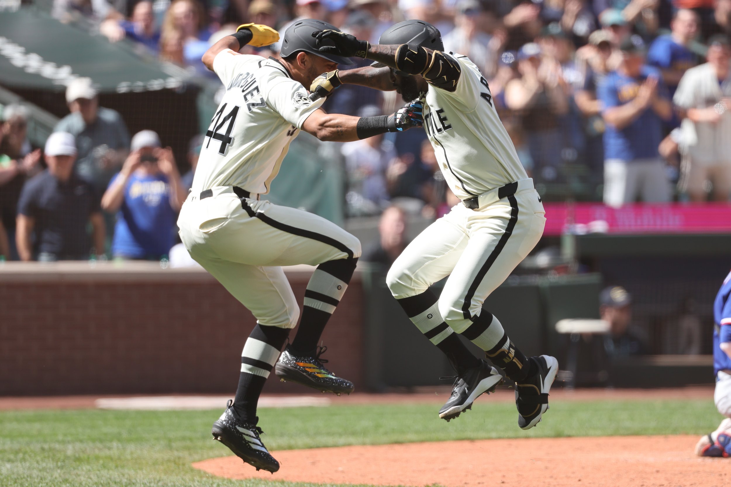 Mariners Bounce Back With Series Win Against Texas Rangers