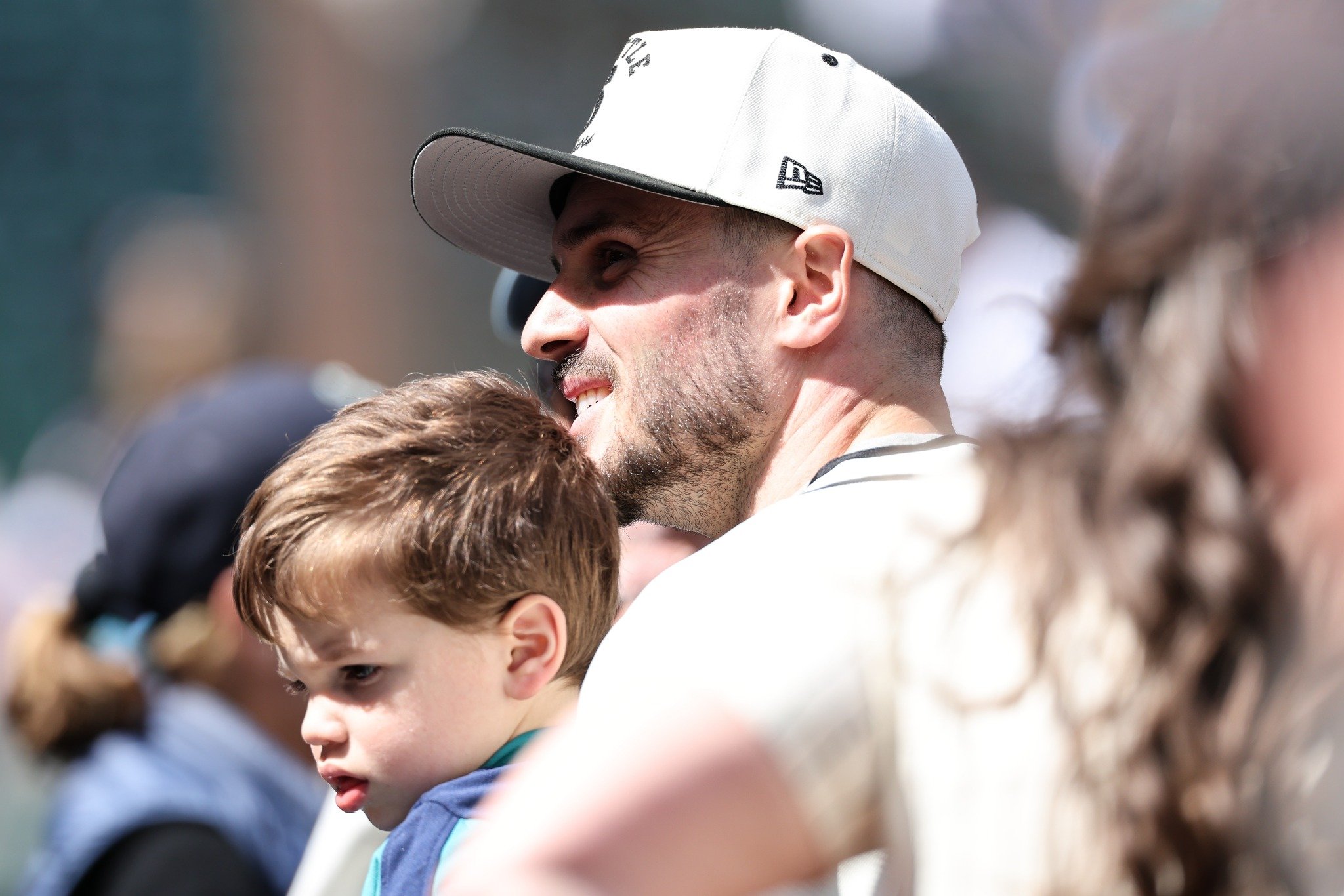 Jordan Morris, @SoundersFC forward and Seattle native, threw out the ceremonial first pitch ahead of yesterday's @Mariners game!

Photos by @bgrdq 

#TridentsUp #SeattleSoundersFC #SeattleSports