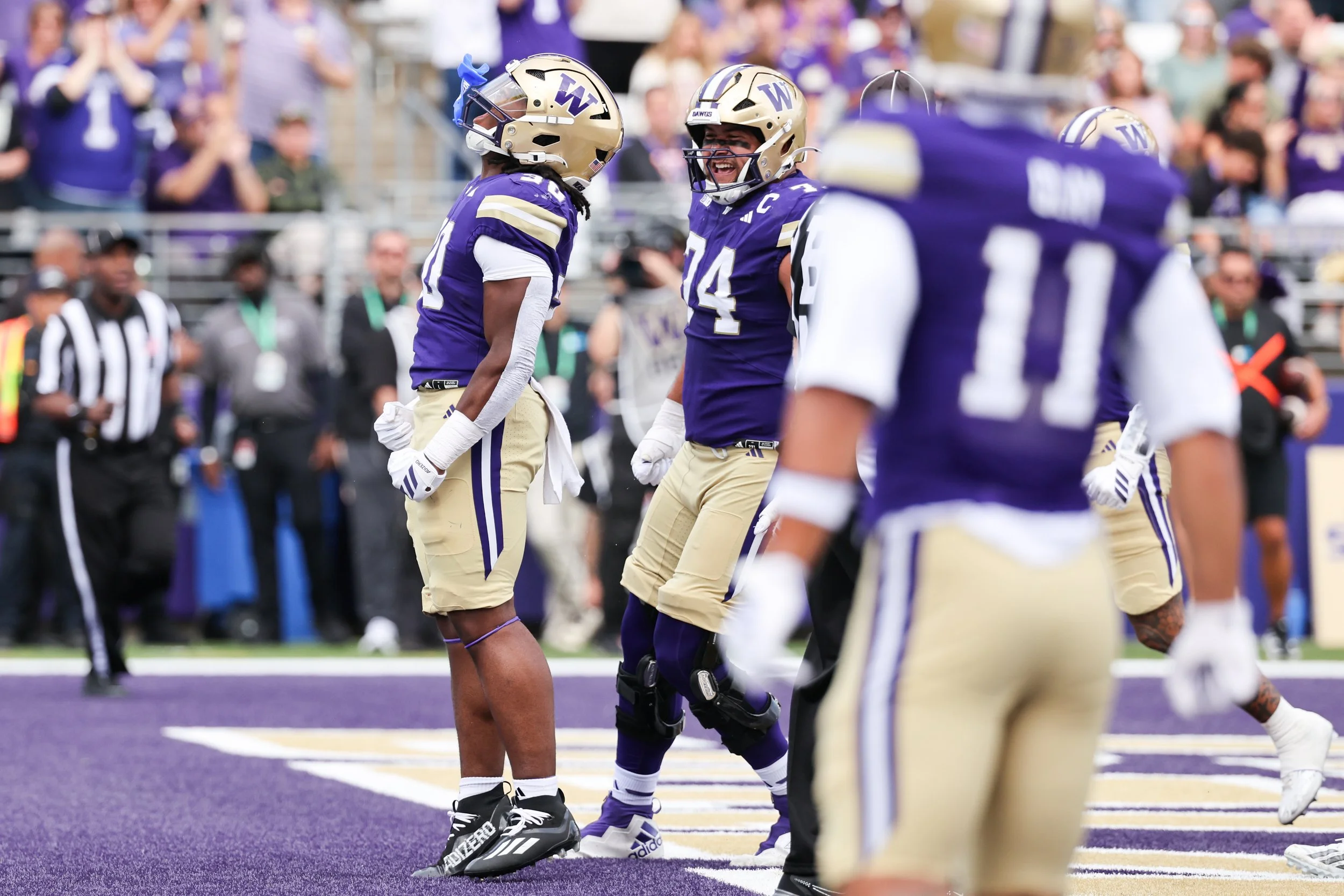 19th Ranked Husky Football Holds on Late in Ugly Win Over Utah State