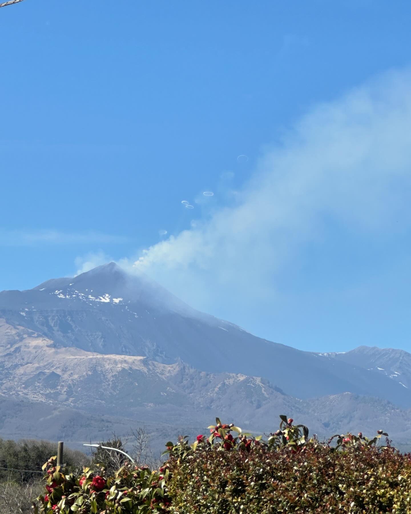 Etna mainittu 🤩🌋🫧 #sarjakuvat #p&auml;iv&auml;nlehti #turunsanomat #etnatulivuori #tulivuorietna #sisilia #ajankohtainen #teko&auml;lynluomus #teko&auml;ly #gasrings