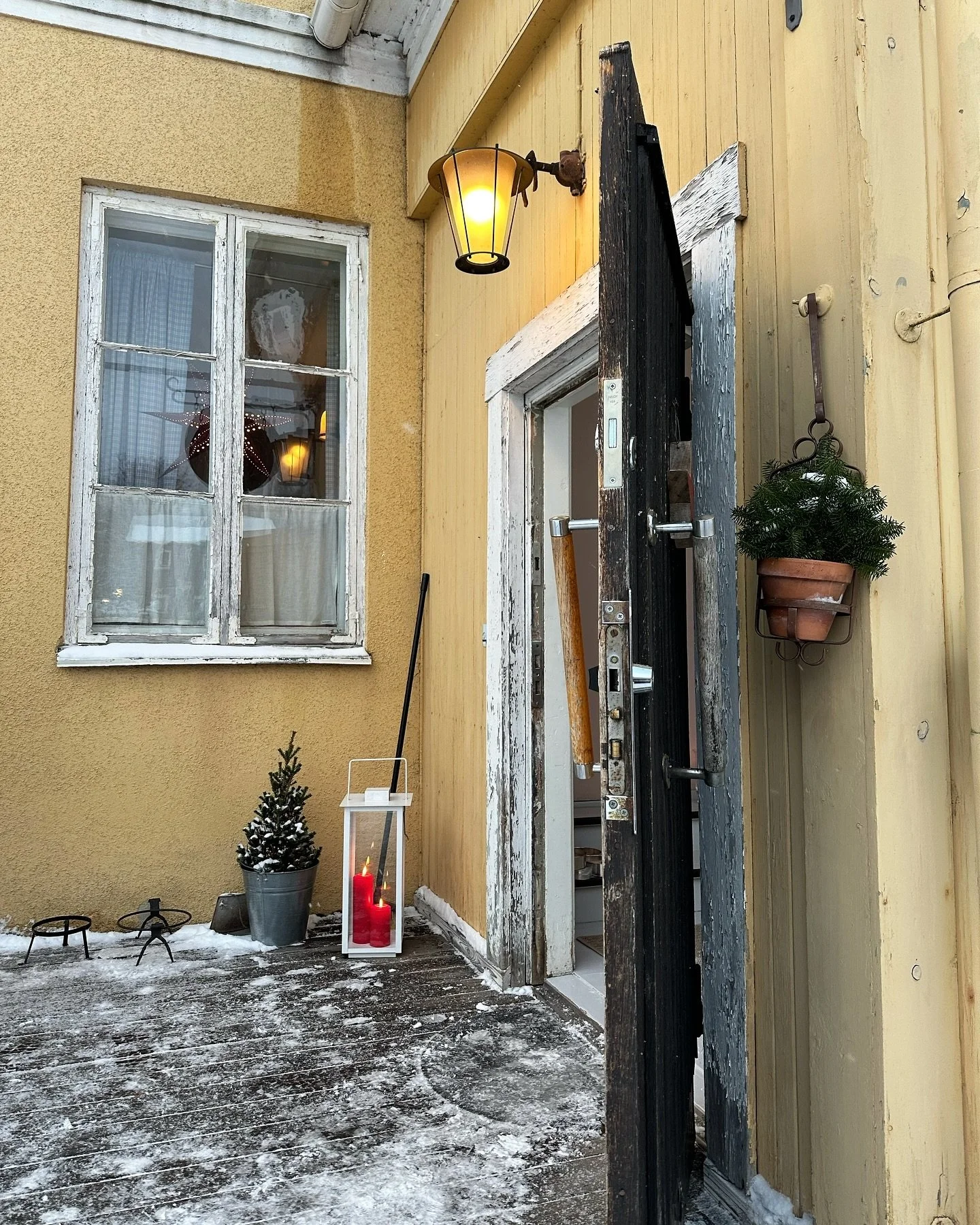 Pari tuntia &rdquo;joulumaassa&rdquo;! Joulupukki, joulun tuoksu ja luminen talven ihmemaa ❄️🎅🏼🎄🌟🔥

#joulumarkkinat #mathildedal #teijonjoulumarkkinat #matildankartano #joulumyyj&auml;iset #jouluntaikaaikaa