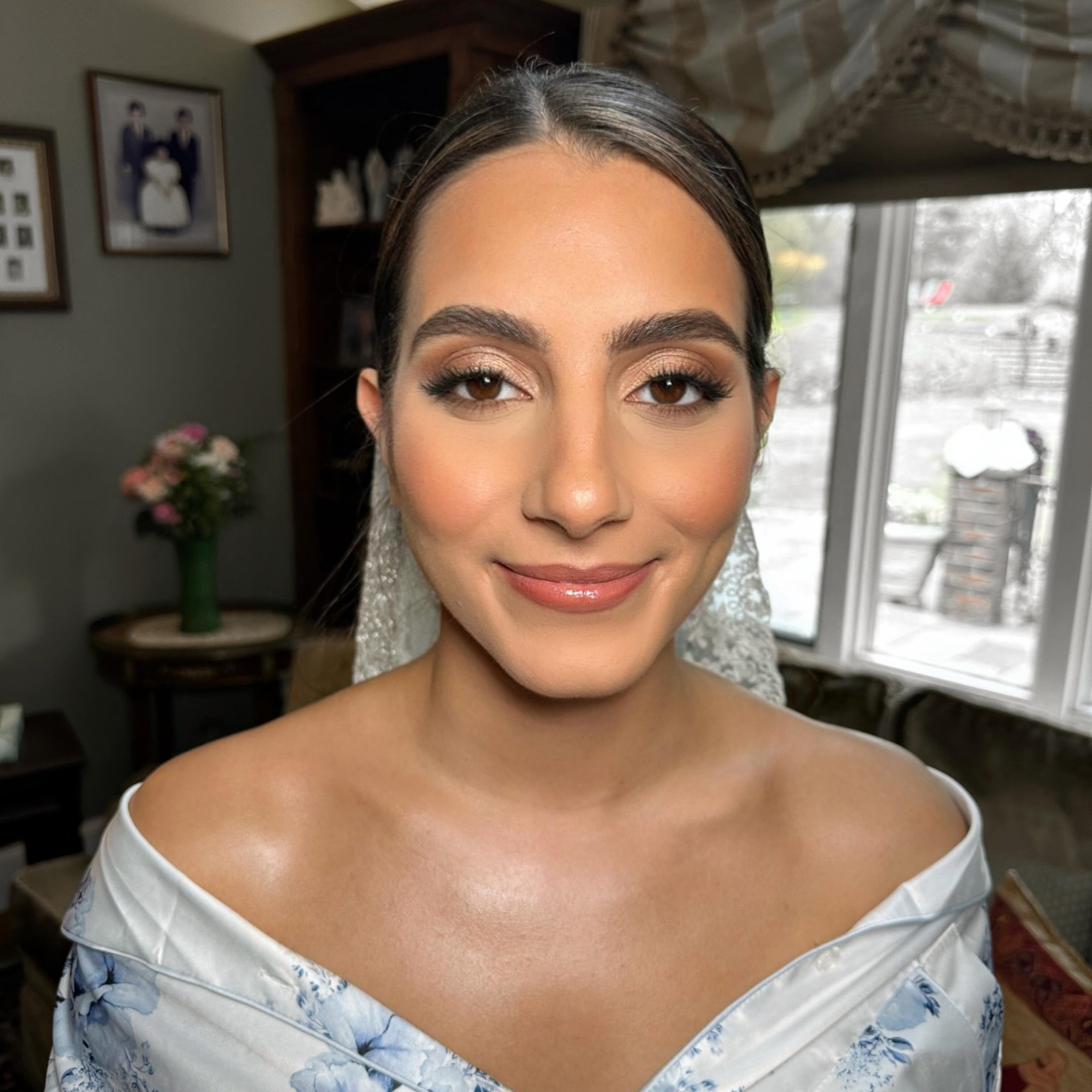 I'm absolutely loving this trend of angelic bridal makeup! structured brows, sultry eyes, and glowing skin.. ✨chefs kiss✨

🤍 brides to be&ndash; save this for your wedding day inspo! 

#bridalmakeup #bridetobe #bostonmakeupartist #newportmakeupartis