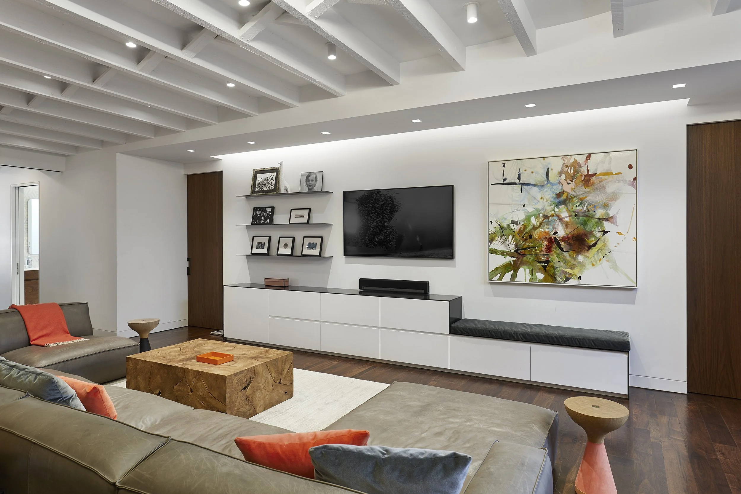 family_room_b_050.jpg