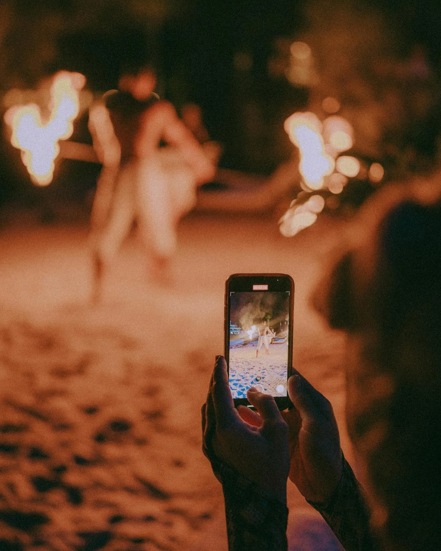 Coastal nights, electrifying entertainment.

#coveclub #beach #entertainment #party  #westpalmbeach #livemusic #waterfront #dinner