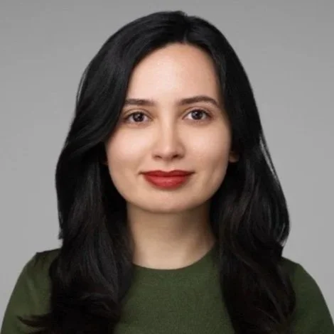 RAICES Communications Director Thaís Silva-Marques