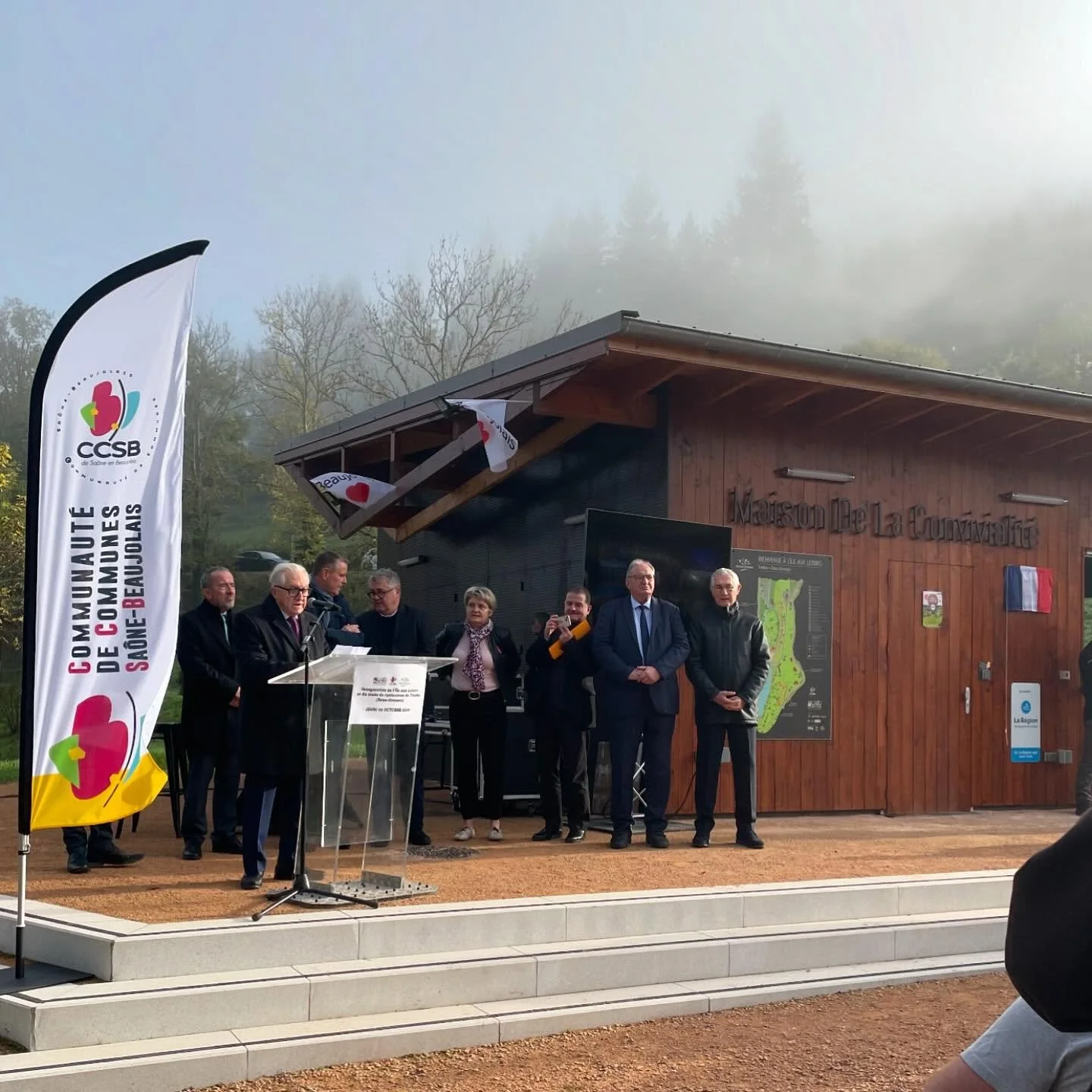 INAUGURATION !
Aujourd&rsquo;hui, nous inaugurons l&rsquo;Ile aux Loisirs du Moulin et le stade de Cyclo-cross de Trades, sur la commune de Deux Grosnes (69) dans le Haut-Beaujolais avec la CCSB.
Une mise en valeur de ce paysage de vallon remarquable