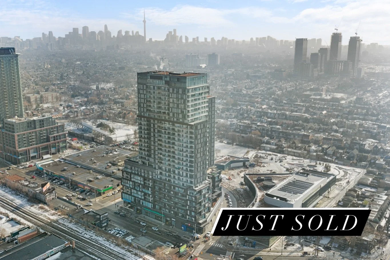 🙌🏽 Another happy first time buyer!

Thrilled to help my client purchase this bright and modern 1-bedroom suite in the vibrant Galleria on the Park community. 

📉 With condo prices softer right now, there&rsquo;s real opportunity in the market for 