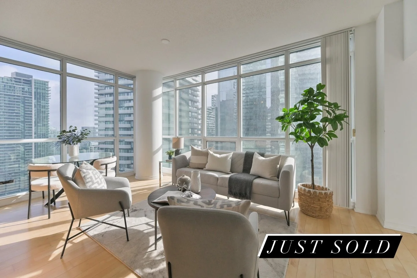Just Sold at Maple Leaf Square 🏙️

This spacious 2 bed, 2 bath condo checked all the boxes for my buyer &mdash; floor-to-ceiling windows, a smart split layout, and unreal south-east views of the lake, skyline, and some of Toronto&rsquo;s most iconic