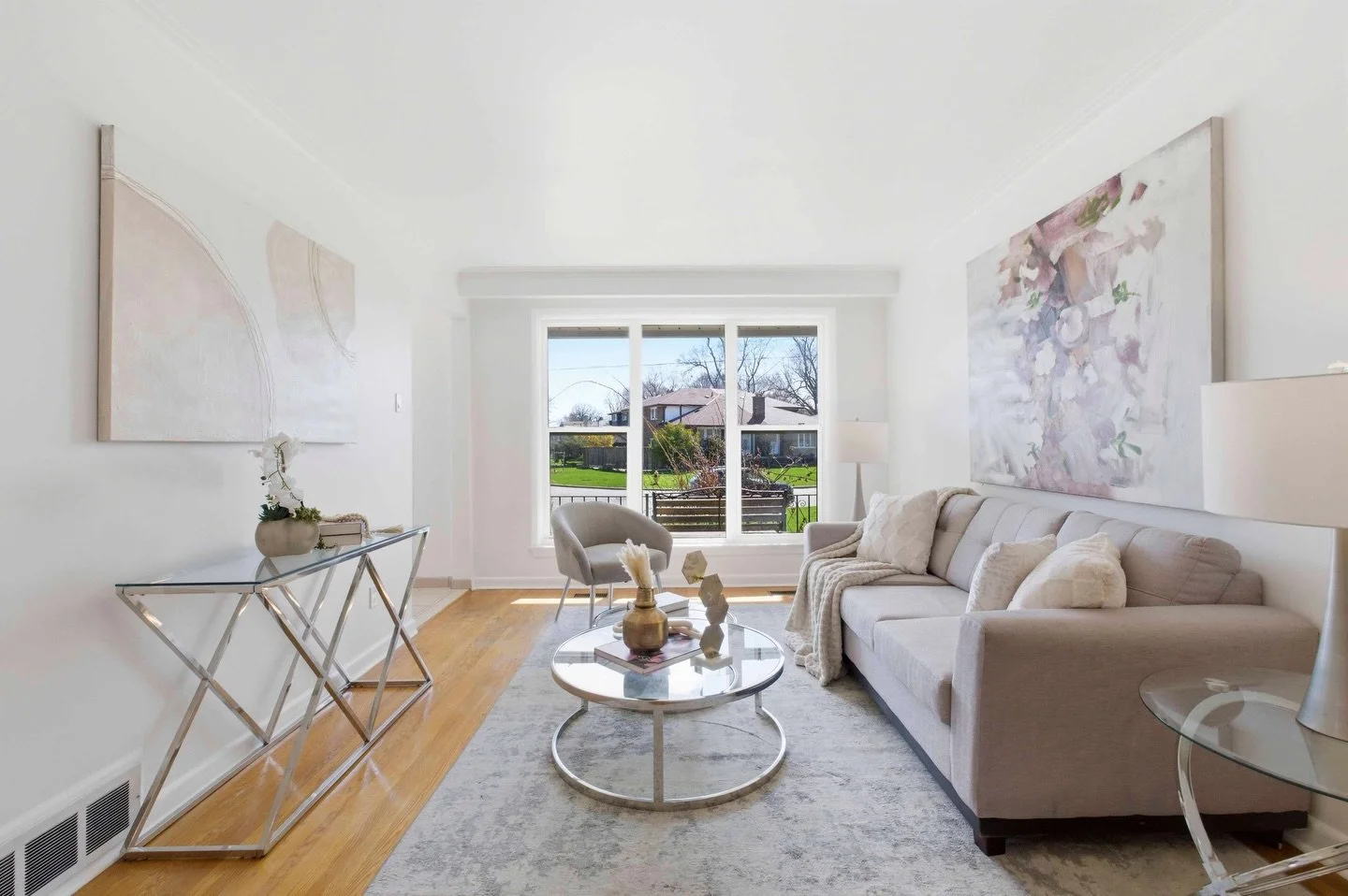 ☀️🏡 JUST LISTED | $879,000 | NORTH YORK

A home filled with sunshine, space, and so many memories.

Welcome to 106 Fortrose Crescent, a cherished family home lovingly kept by the same family for nearly 60 years. Freshly painted and full of warmth, t