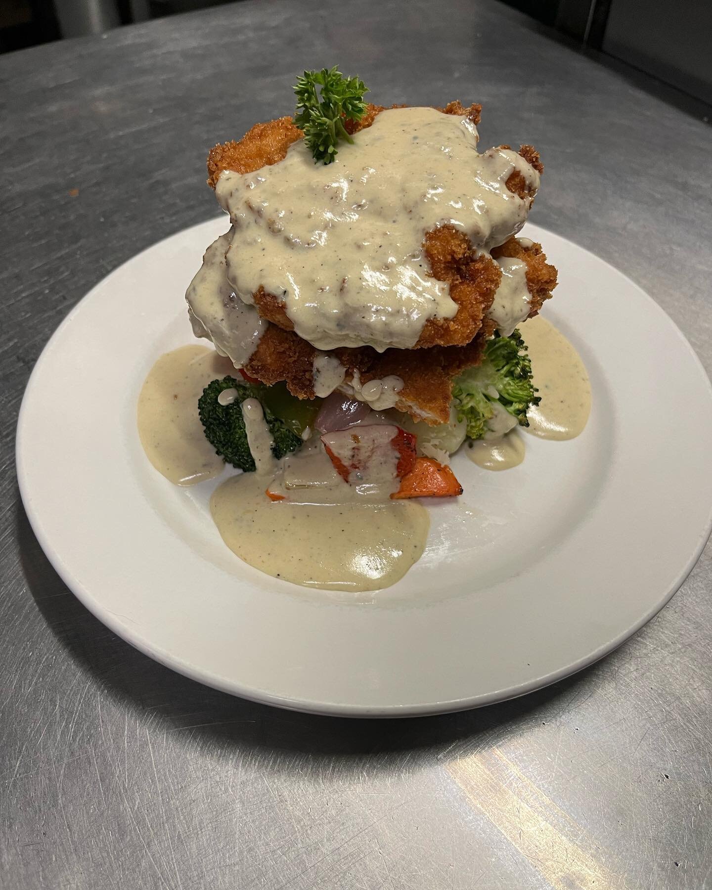 Chicken Schnitzel on mash with saut&eacute;ed veggies in a Asiago B&eacute;chamel 

#BloorWestVillage #PubFare #PubFeatures #DinnerFeature #CraftBeer #Specials