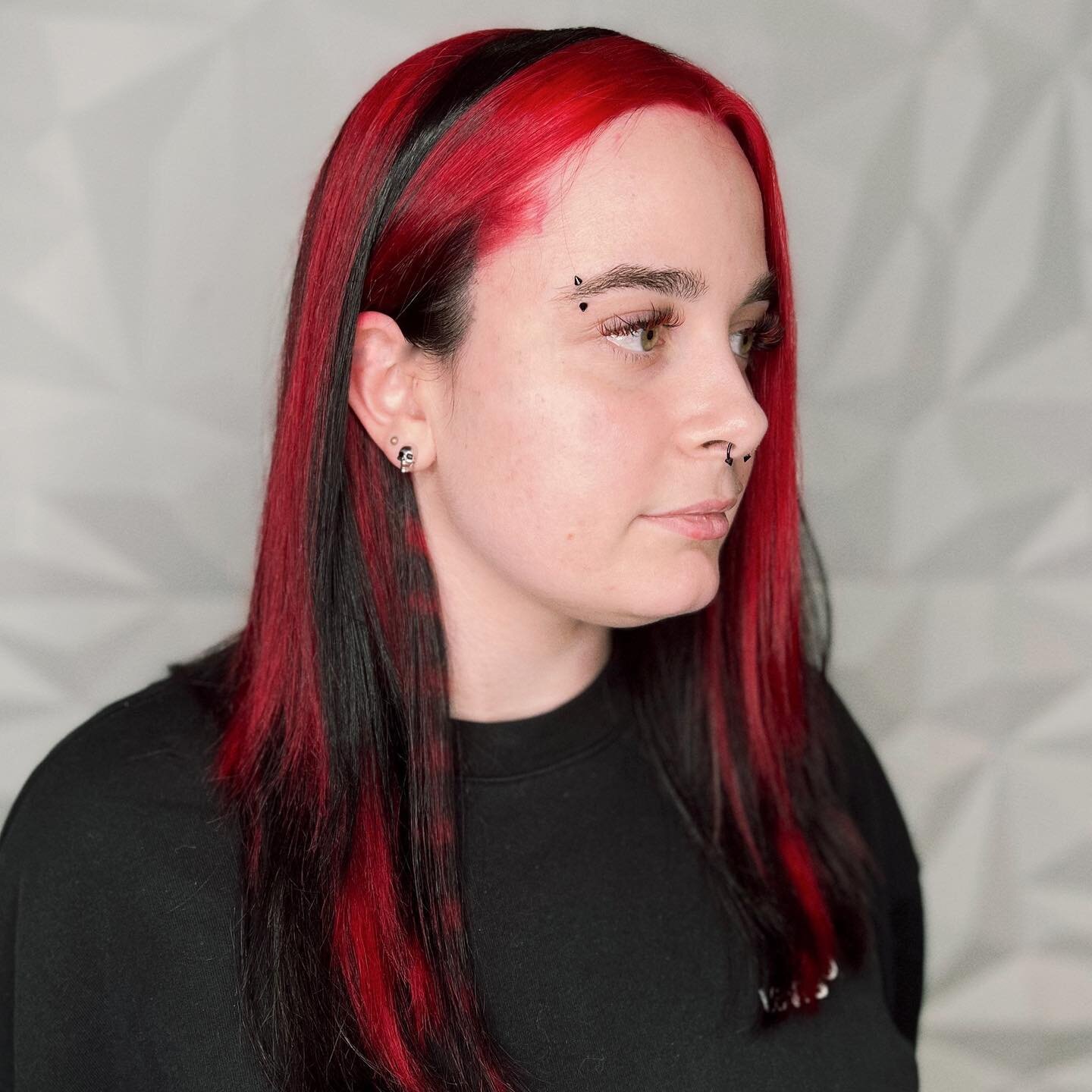 🖤❤️🖤❤️ We&rsquo;re loving this  red &amp; black refreshed look featuring hand painted striping. Swipe to see the before. Done by our stylist Alyssa. 
.
.
.
#pulpriot #pulpriothair #redandblackhair #redhair #blackhair #fashioncolor #fantasycolor #pu