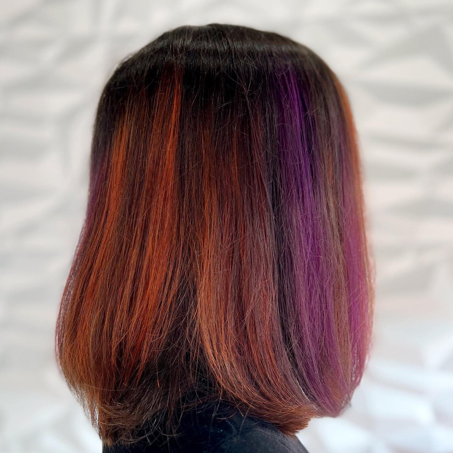 Orange and purple refresh by Holly (swipe to see the before)
.
.
.
#fashioncolor #bostonsalon #hairtrends2023 #winterhair #winterhaircolor #salonperfect #colorlove #lexingtonma #bostonhairsalon