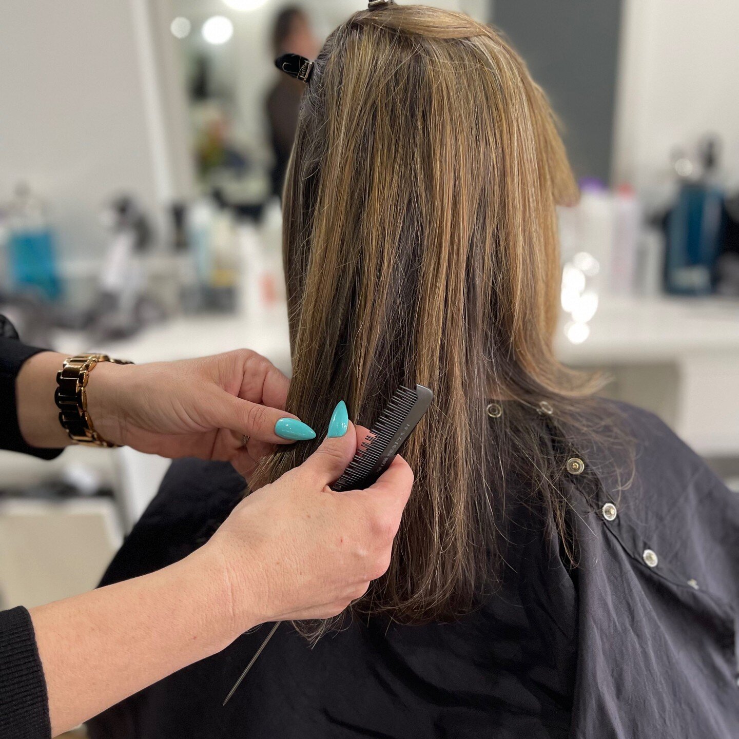 Invest in your hair. You wear it every day! Spring is here, time for new look so get hair extensions.

by: Somar

#lexingtonma #lexingtonmassachusetts #aquahairextensions #aquahair #burlingtonma #paulmitchell #lexingtonchamberofcommerce