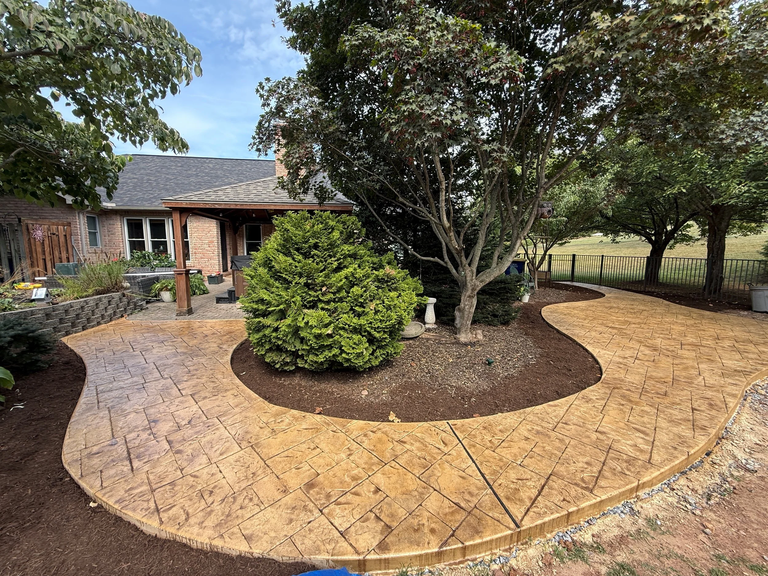 Doeskin Ashlar slate stamped walkway. Lewisberry, PA