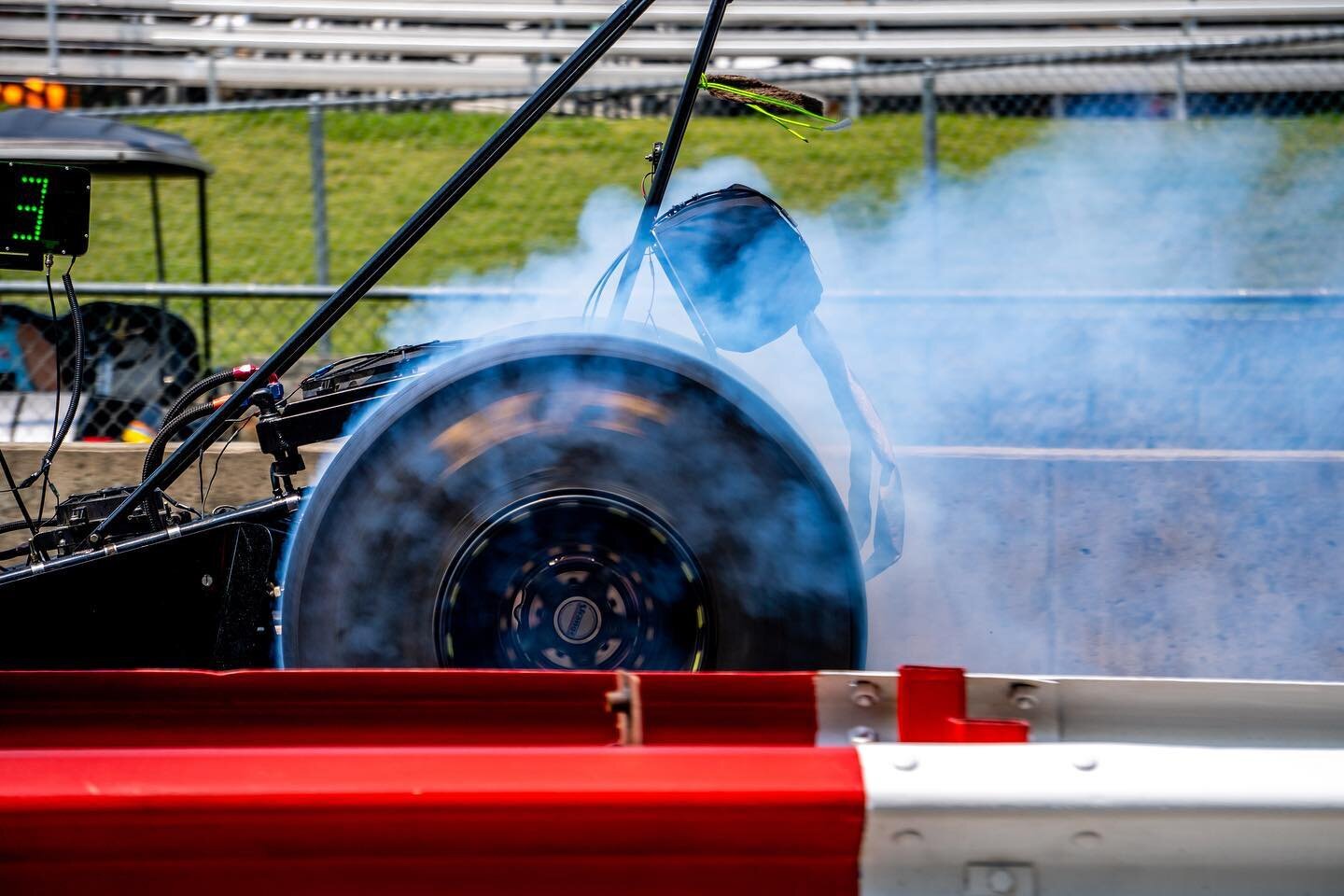 Layin&rsquo; down rubber 

#racing #motorsports #autoracing #dragracing #topfueldragster #topfuel #photography #photographer #motorsportsphotography #instaracing #instacars #dragstrip #rubber #tires #burningrubber #automotive #automotivephotography