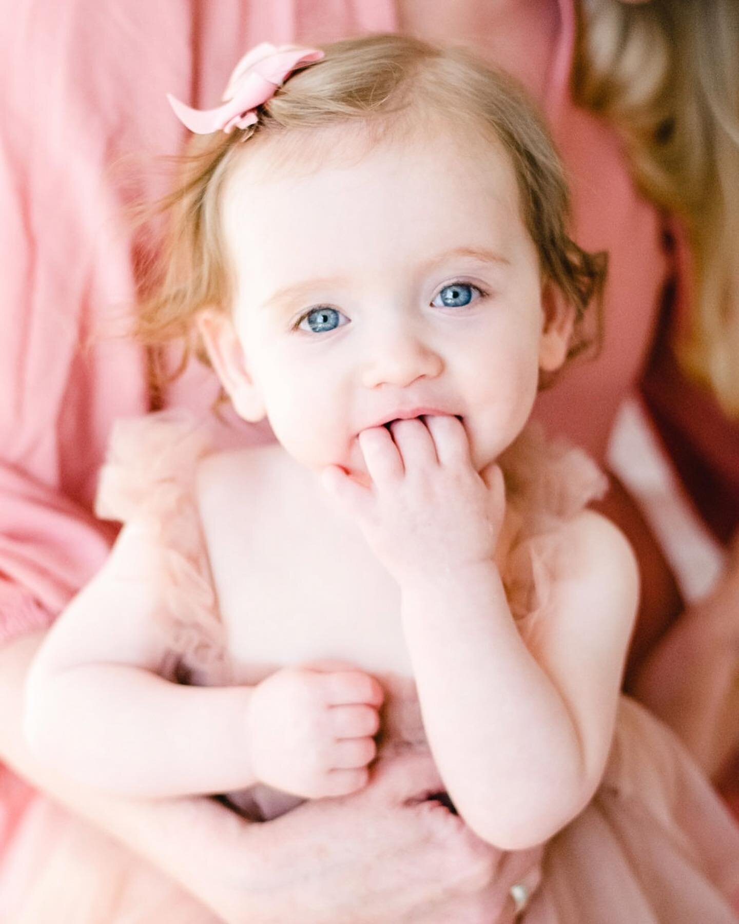 Pink on pink and big baby blues 🥰💕 A perfect combination!! Happy Friday, friends! 

#dallasphotographer #dallasnewbornphotographer #dallasfamilyphotographer #dallas #motherhood