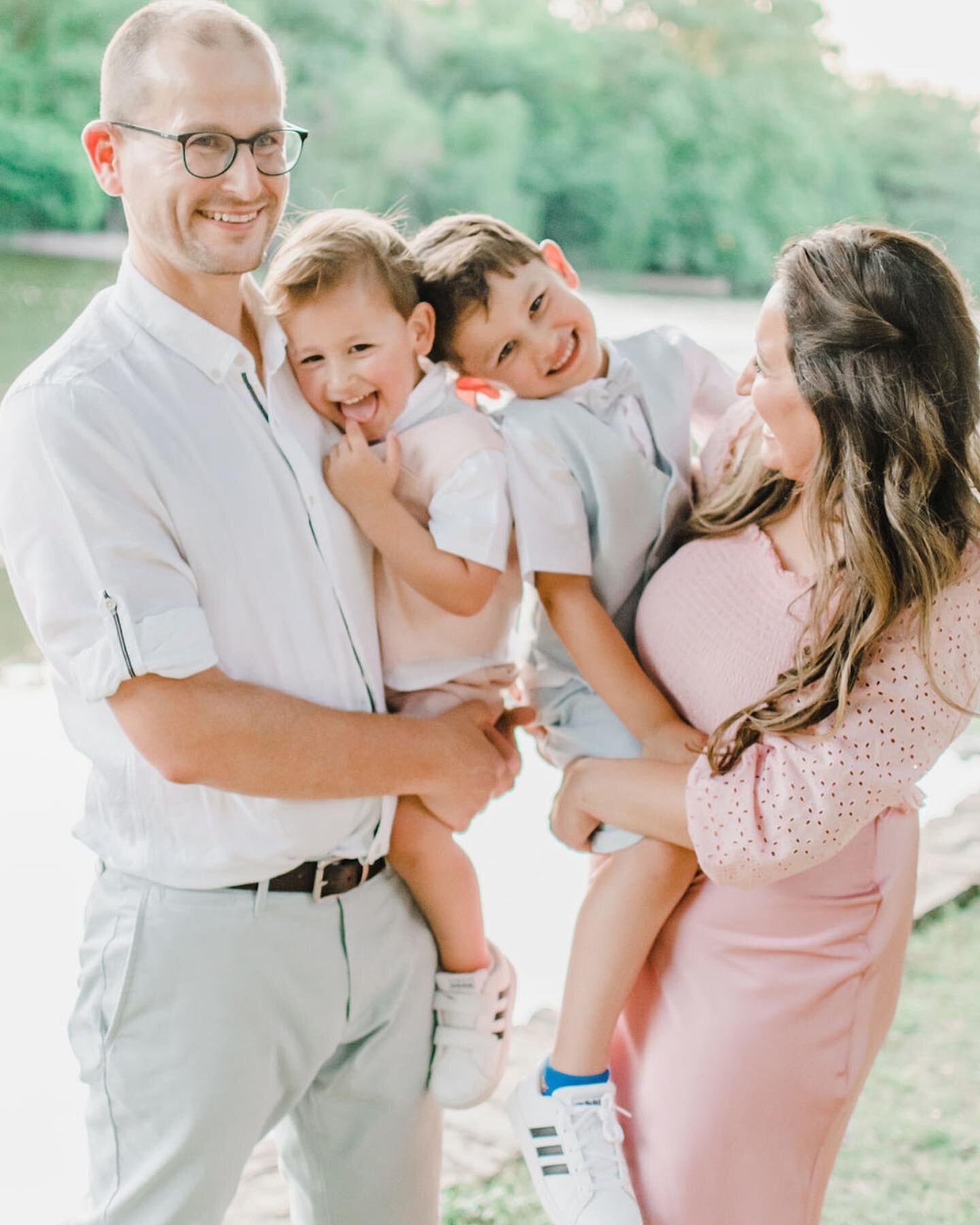 🍃I am so ready to see green again! Tomorrow I&rsquo;ll be announcing my Outdoor Spring Mini Session dates! Be sure to snag one as there will only be two dates this year! 

#dallasphotographer #dallasfamilyphotographer #naturallightphotography #dalla