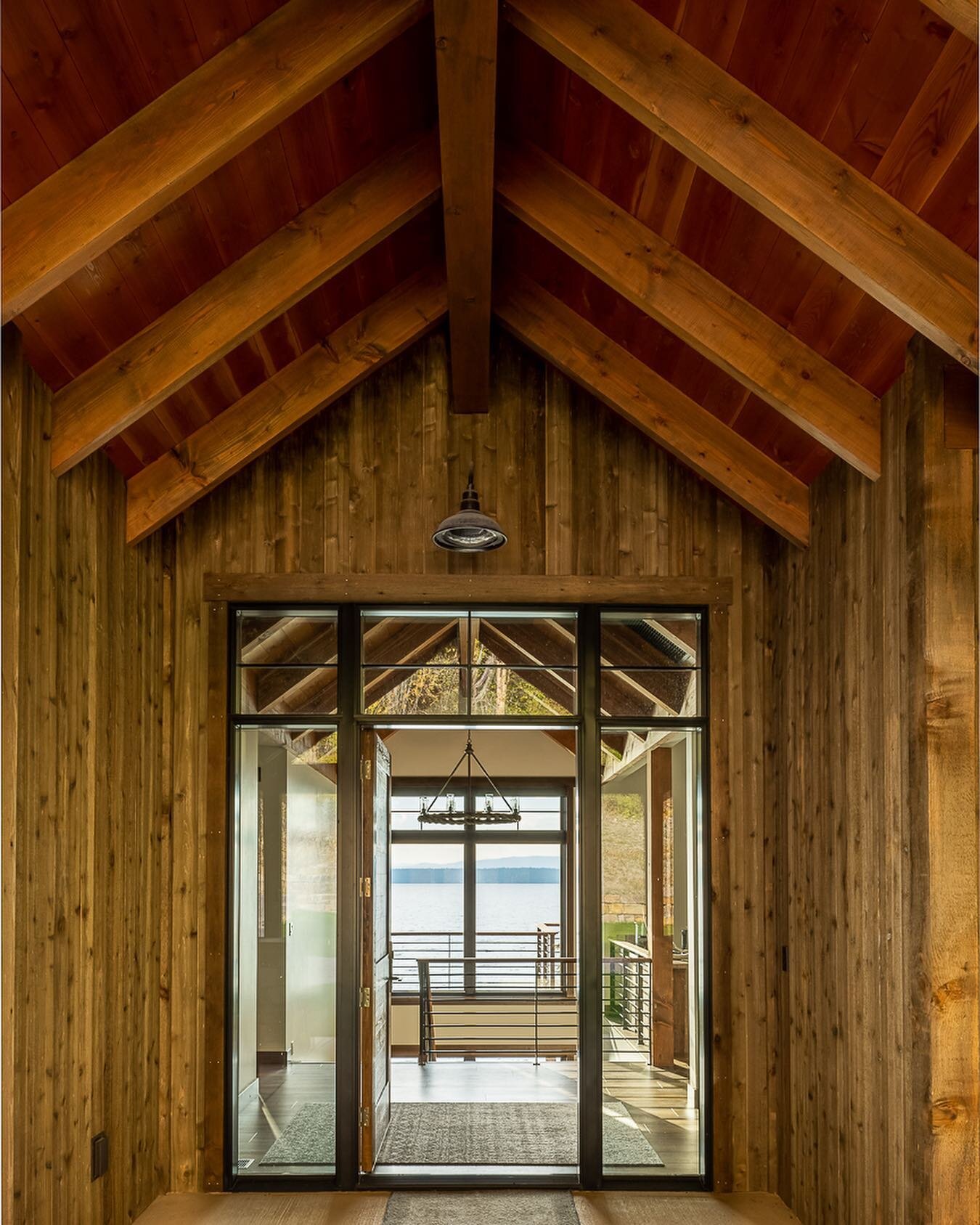 Can&rsquo;t believe I only shot this a month ago. It definitely felt like winter shoveling the driveway this morning. #flatheadlake #flatheadlakemontana #montanaarchitecture #montanadesign #architecturephotography #montana #missoulaphotographer