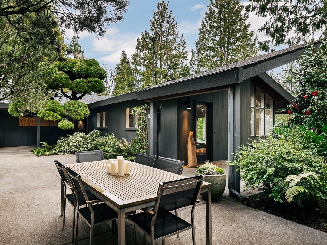 #modernliving #homedesign #residentialdesign #modernhomes #instahome #midcenturyhome #midcenturymodern #midcenturydesign #midcenturyarchitecture #dwell #dwellmagazine