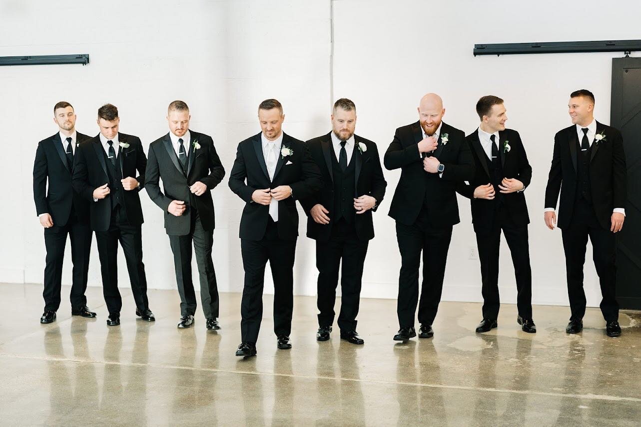 A moment for the groomsmen 👏🏼🤵🏻