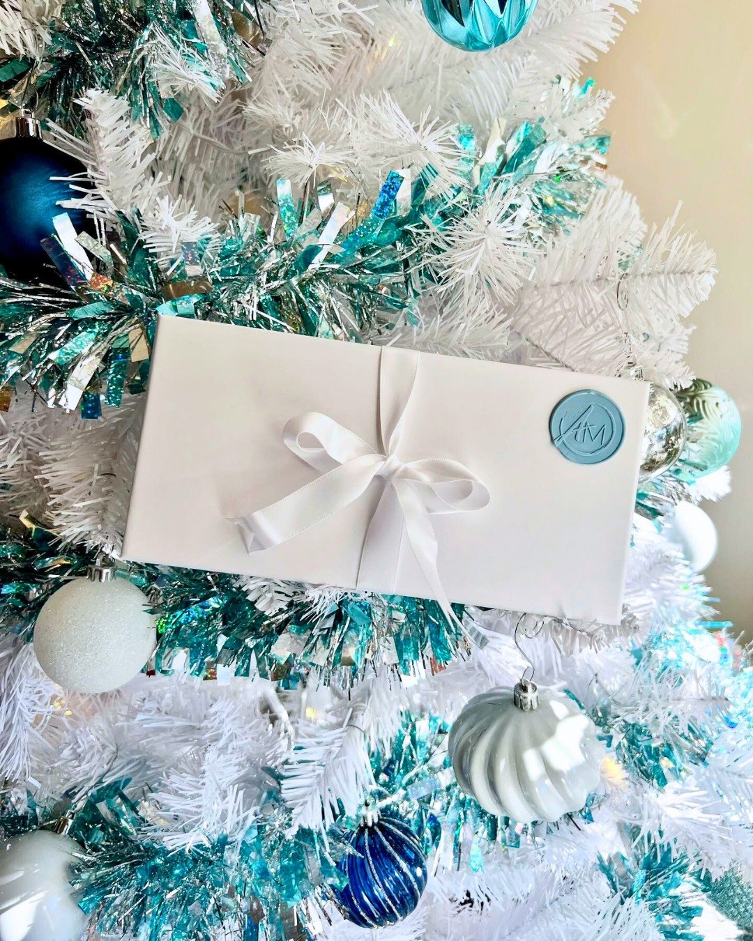 Looking for the perfect holiday gift? 💙✨ ArtMed gift cards are the answer! Treat your loved ones to the gift of beautiful skin this holiday season. 🎁 
 
How to Purchase: 
 
1️⃣ In-Clinic: Visit us at 381 Woolwich Street and buy a gift card at our f