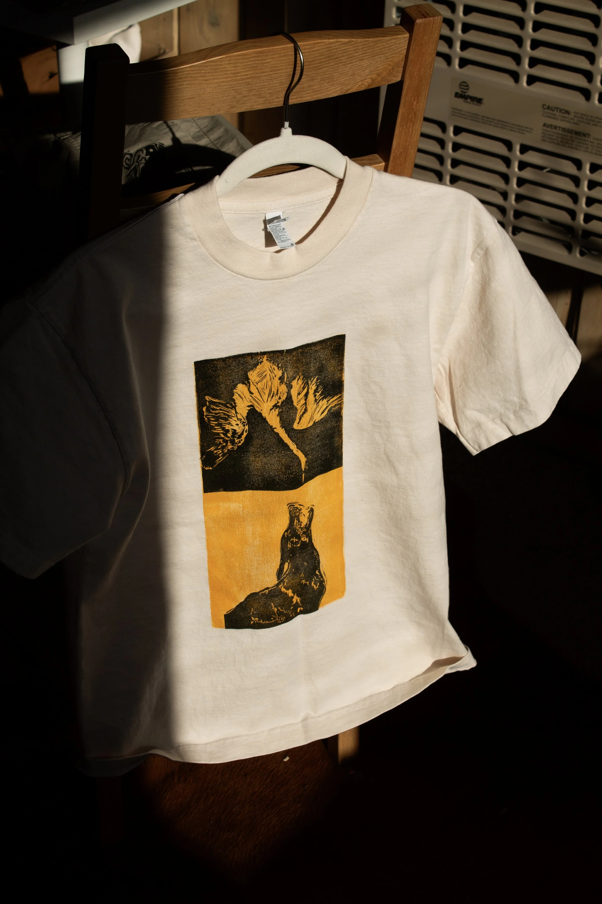 dog and swan tee in cream