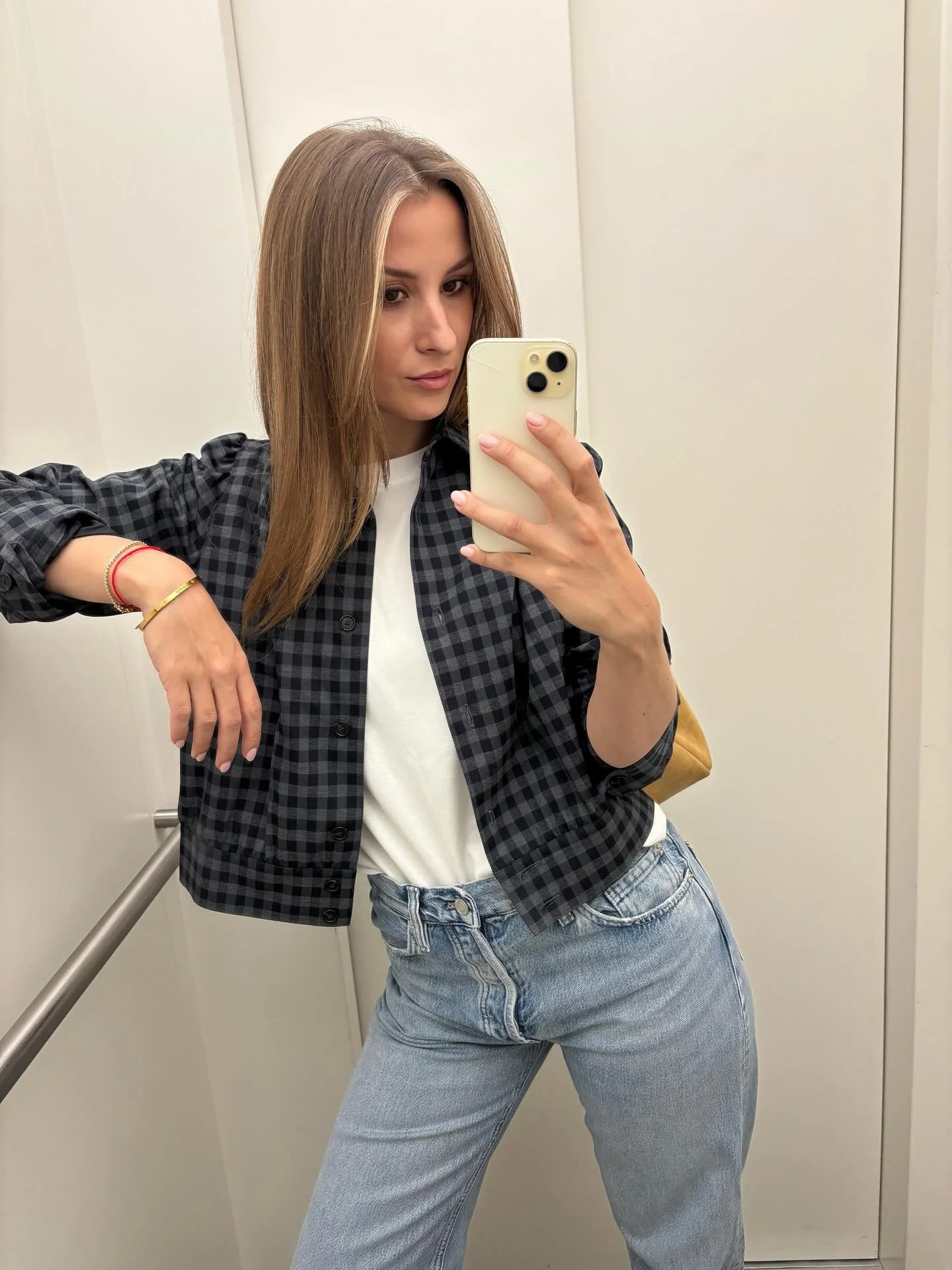 Couple of bits from the last week&hellip;1. Off to the Studio 2. Color game strong 🪻🪐 3. Basel next? (96x96) - available 3. Best Avo Toast in town @rootinewellnessclub 4. The boys in front of the studio 🫶🏻 5. You&rsquo;re invited! Xx 6. Shipping 