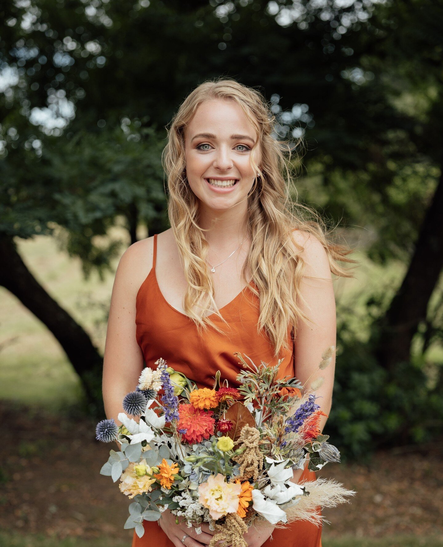 Frances: a stunning bridesmaid glam with the perfect champagne eye 🧡⁠